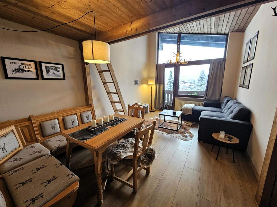 Kurzzeitmiete: Dachgeschoßwohnung mit schönem Ausblick!