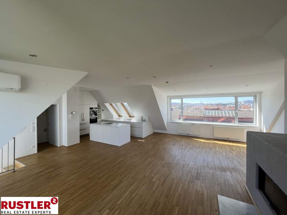 Traumhafte Maisonettewohnung mit Dachterrasse und Kamin - Blick auf den Stephansdom