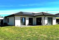 Sofort verfügbarer barrierefreier 120m² Bungalow mit Garage am ruhigen Stadtrand.