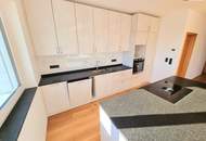 Lebensqualität pur im Dachgeschoss mit Terrasse und Garten! 4 Zimmer + Hochwertige Materialien + Viel Grün und Ruhe + Toller Blick! Ihr Rückzugsort mit WOW-Effekt!