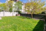 Wohnen im Zentrum samt Grünfläche: Einfamilienhaus mit Sanierungsbedarf