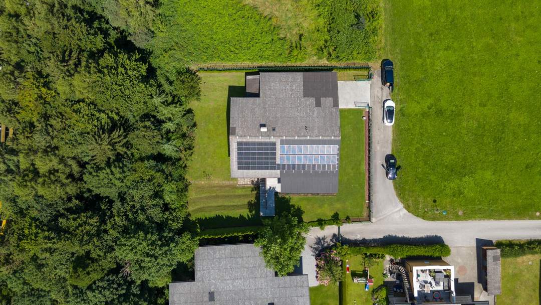 Großzügiges Wohnhaus mit weitläufigem Garten, PV-Anlagen &amp; Ausbaumöglichkeiten in Straßwalchen