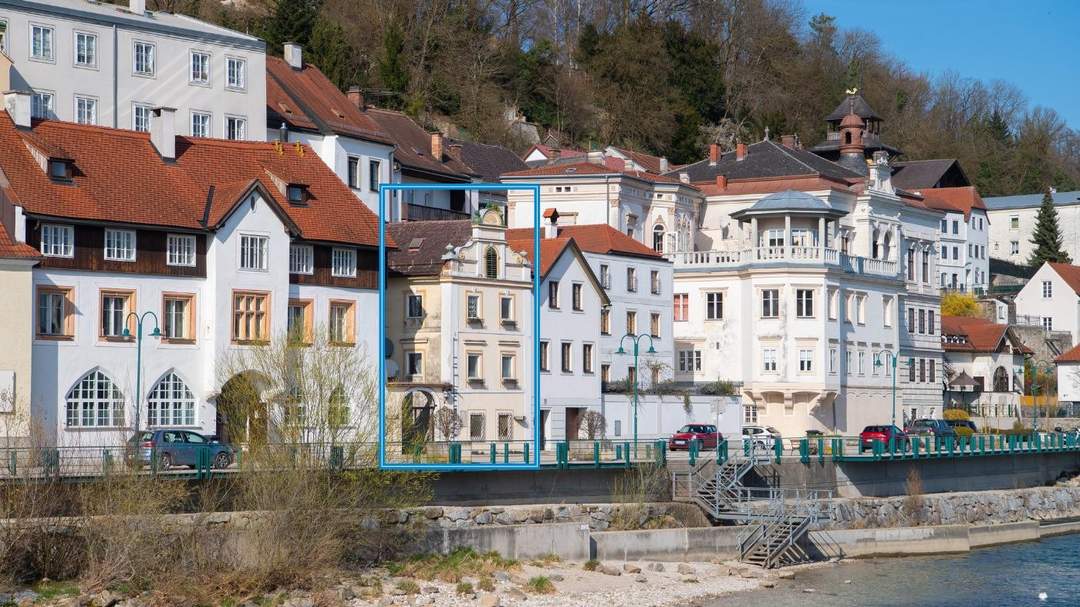 Stark sanierungsbedürftiges STADTWOHNHAUS am Ortskai, mit genehmigtem Umbauplan!!