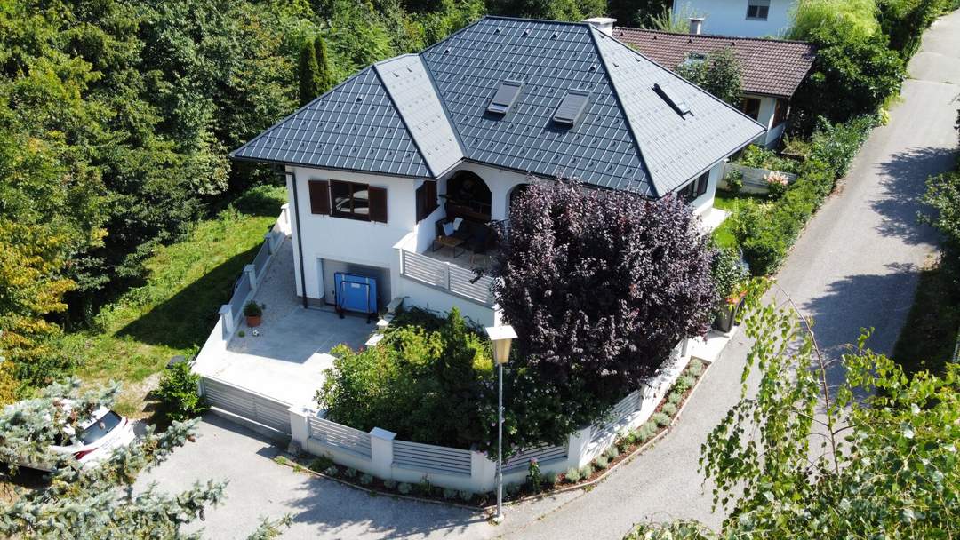 renoviertes Einfamilienhaus mit Vollkeller am Waldrand zu verkaufen