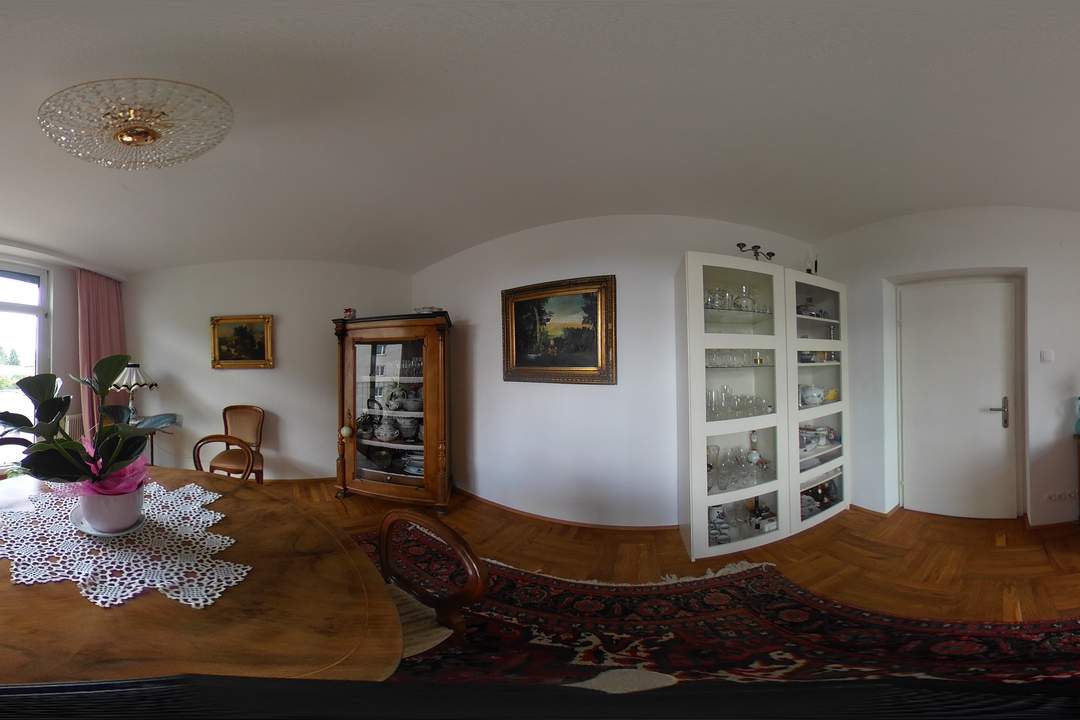 Großzügige, ruhige 4-Zimmer-Wohnung mit Loggia in sehr guter Lage