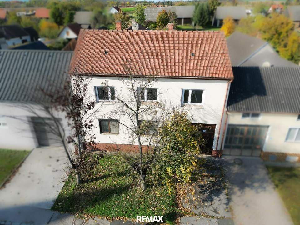 Zwei Wohnbereiche unter einem Dach – großes Haus mit Garten &amp; Nebengebäuden