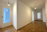 Großzügige und helle 2 Zimmer Wohnung im Dachgeschoss | ca. 63 m² | Klimaanlage | zzgl. PKW-Stellplatz | Friedrich Schiller-Straße