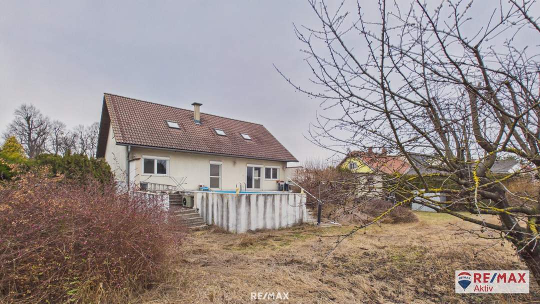 Einzugsbereites Haus mit großer Garage und großem Grundstück