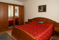 Geräumiges Einfamilienhaus am Stadtrand mit Nebengebäude !