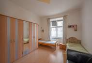**Hannovermarkt** Renovation-Required 3-Room Period Apartment – With Approved Balcony Option – Airbnb Suitable