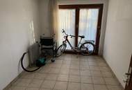 Sanierungsbedürftiges Einfamilienhaus mit großzügiger Terrasse und schönem Baumgarten