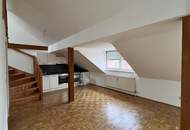 Helle 2-Zimmer-Wohnung mit Galerie in bester Lage! Ab sofort verfügbar!