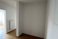 UNBEFRISTET - helle 2,5-Zimmer Dachgeschosswohnung mit Wohnküche, Schrankraum, 26 m2 Dachterrasse und Kellerabteil nahe Schönbrunn