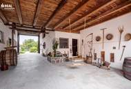 Einmalig attraktives Wohnhaus mit Traumgarten, Pool, Garagenplätzen und großen Nebengebäuden