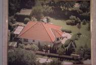 ''Komfortabel ausgestatteter Bungalow mit parkähnlichem Garten''