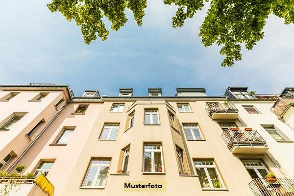 Klassische Altbauwohnung im 2. Obergeschoss