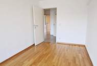 HOLBEINGASSE, UNBEFRISTET, 89 m2 Altbau mit 6 m2 Balkon, Wohnküche, 2 Zimmer, Wannenbad, Parketten, 4. Liftstock