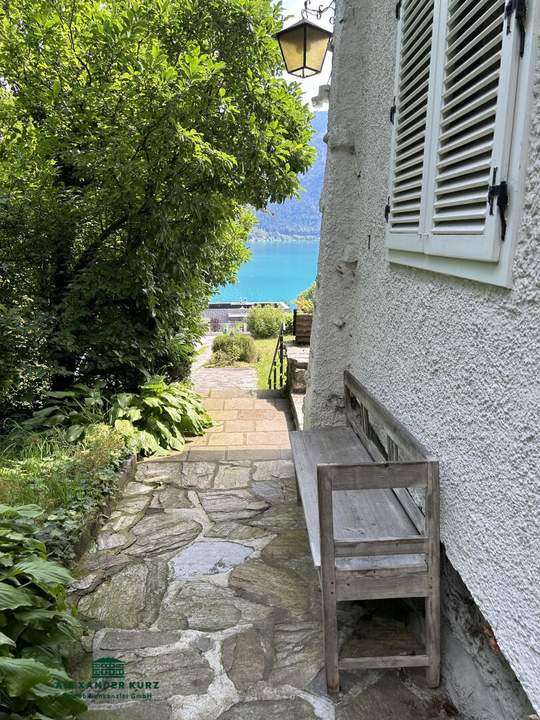 Ferienhaus mit Panoramablick und privatem Seezugang am Attersee