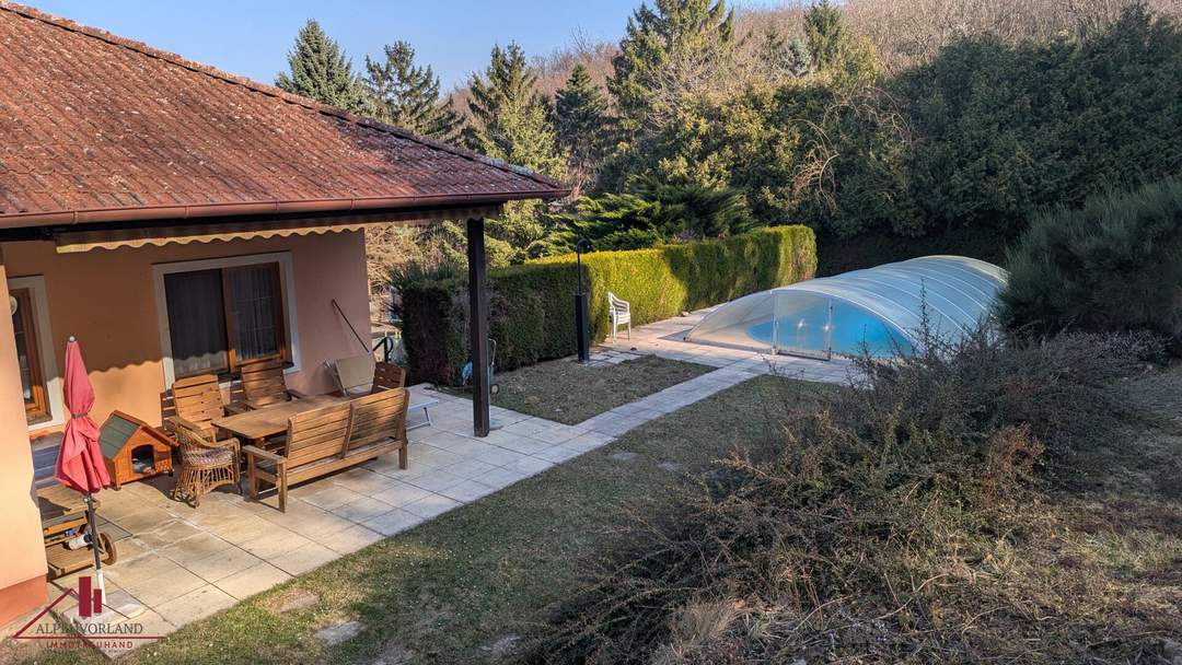 Hainburg an der Donau: Geräumiges Wohnhaus in Ruhelage mit Fernblick - ca. 1.660m² Garten, 2 Terrassen, Pool und Garage!!!