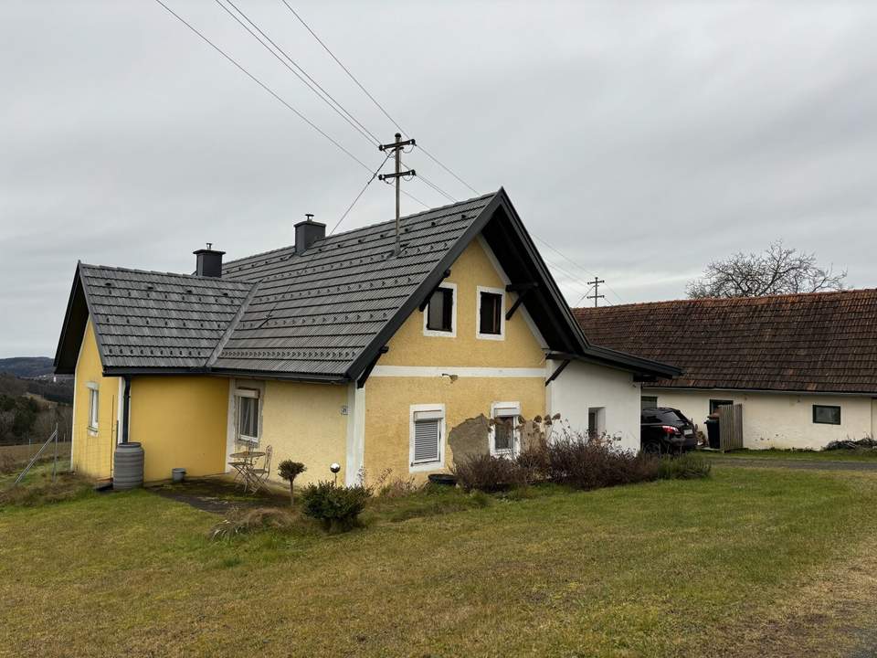 Wohnhaus/Ferienhaus inkl. Wirtschaftsgebäude mit wunderschöner Aussicht