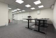 Sichtbares Büro mit großer Glasfront, Seminarraum und Klimaanlage