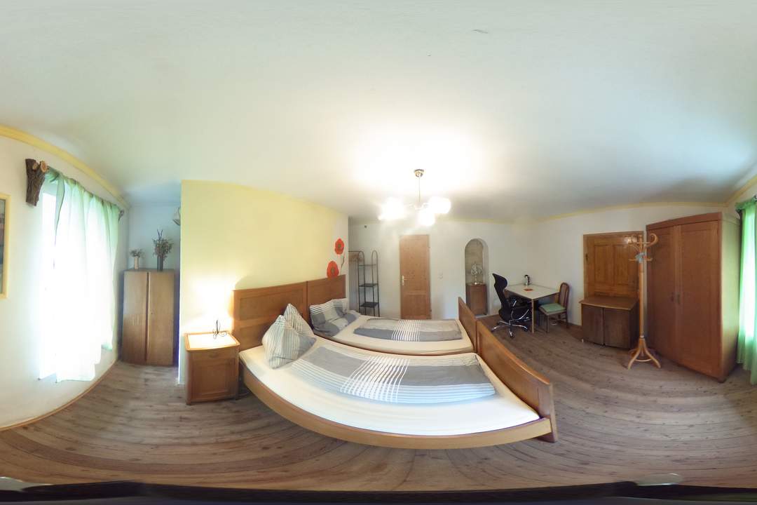 Wohnung mit großem Baugrundstück und viel Natur zu verkaufen!