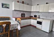 Wohnhaus mit Altbestand und Scheune