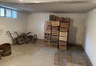 Großzügiger rundum eingezäunter Bungalow in ruhiger und sonniger Ortsrandlage