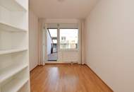 Helle Dachgeschosswohnung mit Charme und viel Freifläche