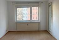 3 Zimmerwohnung in saniertem Wohnhaus perfekt gelegen mit Loggia