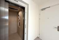 Die "Crème de la Crème", mit dem Aufzug direkt ins kleine Penthouse // The "Crème de la Crème", with the elevator directly into the Penthouse //