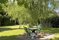 Eine Villa mit Wohnkultur, parkähnlichem Garten und Pool // A Villa of Distinction with Park-Like Garden and Pool //