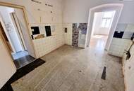 Das Haus trägt Smoking, die Wohnung wartet noch auf ihr Kleid! Renovierungsbedürftige Altbauwohnung mit toller Raumaufteilung + Traumhaft schönes Haus + Perfekte Infrastruktur und Anbindung! Jetzt zugreifen!