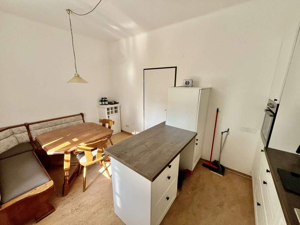 Großzügige 4-Zimmer-Wohnung am Schlossgelände von Wolfpassing!
