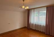 Einfamilienhaus mit Nebengebäuden