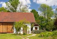 Schlichtes "Amerikanerhaus" mit prachtvollem Naturgarten, Schwimmteich und mit 2 separaten Wohneinheiten !