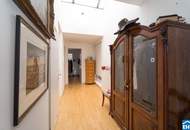 Lichtdurchfluteten Dachgeschoß-Maisonettewohnung mit traumhafter Terrasse und Grünblick!
