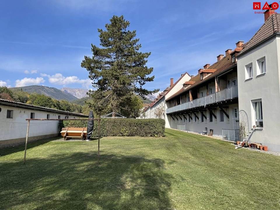 Neu sanierte, 2-Zimmerwohnung mit Balkon und Ausblick ins Grüne!