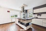 „Exklusives Anwesen mit Altbau & modernem Neubau – perfekt für zwei Familien“