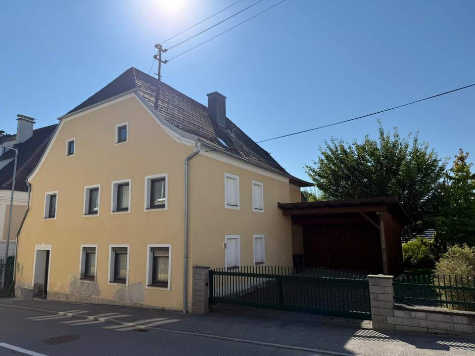 Wohnhaus mit Carport