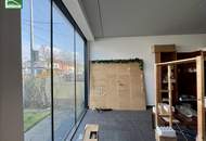 Fast neues Mehrfamilienhaus mit 2 bis 4 Wohnungen (über je 90m² ), einem Büro im EG mit 3,20 Raumhöhe, voll unterkellert mit FB-Heizung und RH von 2,85 Meter. Aufstockung & Zubau möglich!