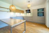 Licht. Blick. Hof - 3 Zimmer Wohnung mit großem Balkon und kleinem Garten