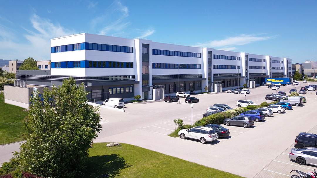 Neues hochwertig ausgestattetes Büro (303 m²) inkl. Loggia &amp; Kleinlager (100 m²), provisionsfrei - WALTER BUSINESS-PARK