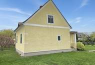 Schmuckes Häuschen mit freistehendem Nebengebäude in sonniger und ebener Ruhelage