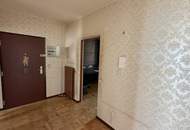 Sonnige sanierungsbedürftige 3 Zimmerwohnung in der beliebten grünen Südstadt mit LOGGIA