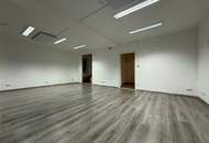 Charmante Büro- oder Geschäftsfläche mit großer Glasfront