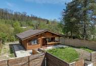 „Wohnen im Einklang mit der Natur – Stilvolles Holzhaus in traumhafter Ruhelage auf unverbaubarem Grundstück“