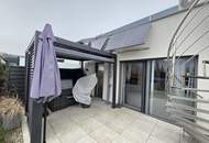 Tolles, räumlich gut eingeteiltes Reihenhaus mit Eigengarten, Dachterrasse und zwei Garagenplätzen.