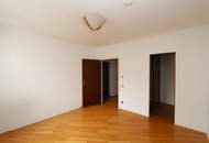 Erste Lage! großzügige 5 Zimmer Wohnung mit Balkon und toller Aussicht