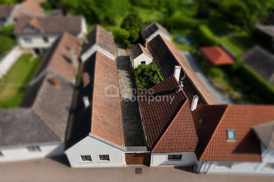Renovierungsbedürftiges Haus mit zwei Wohneinheiten und viel Lagerfläche zu verkaufen!
